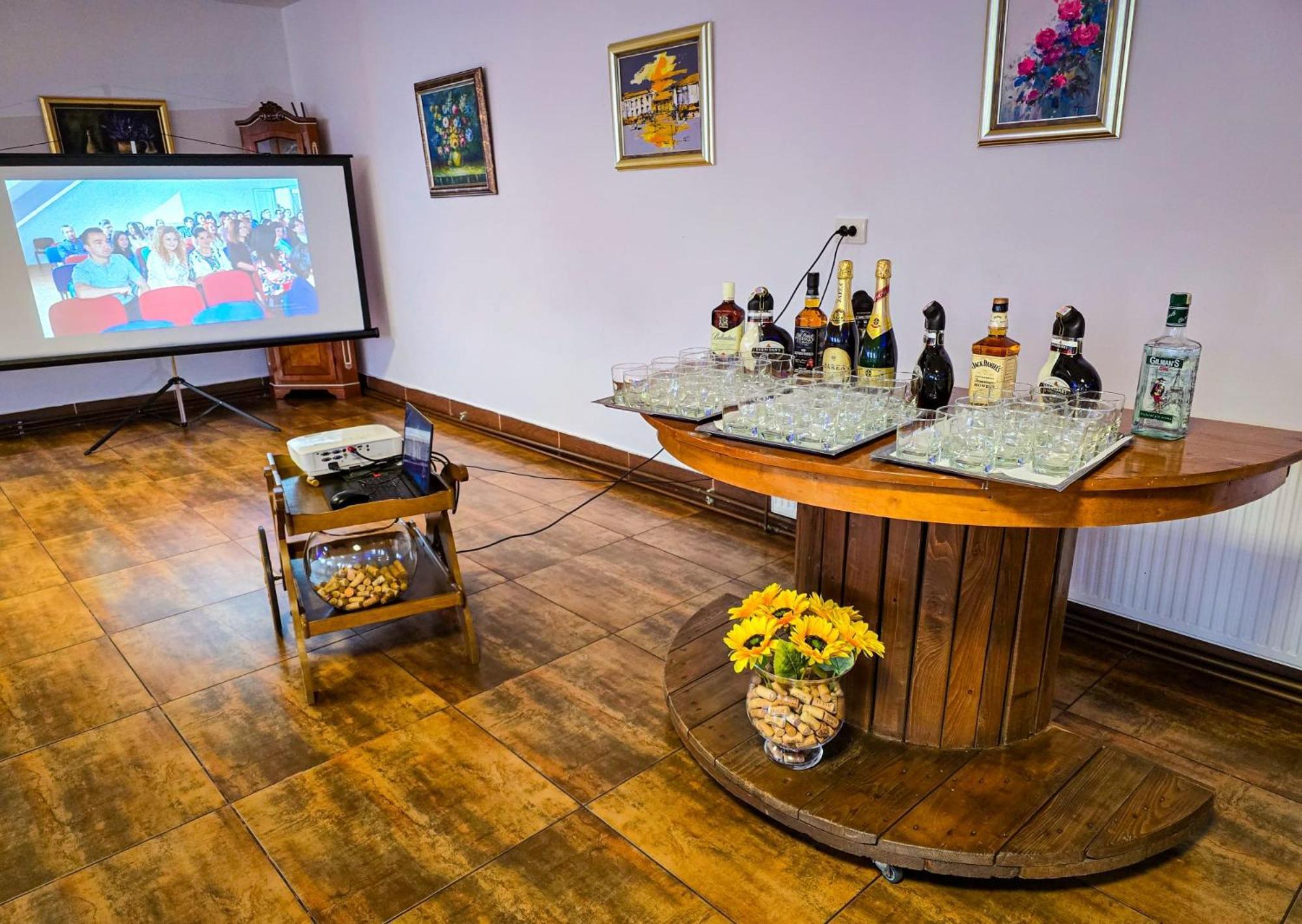 Hotel Horezu Εξωτερικό φωτογραφία