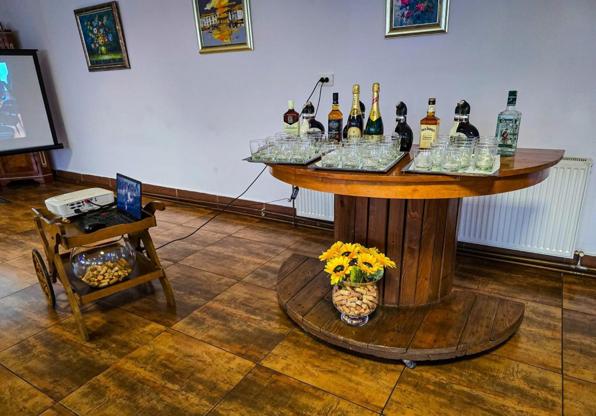 Hotel Horezu Εξωτερικό φωτογραφία